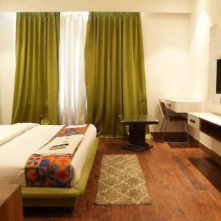 Hotel Elite Sector 45 I Gurgaon Central I Couple Friendly エクステリア 写真