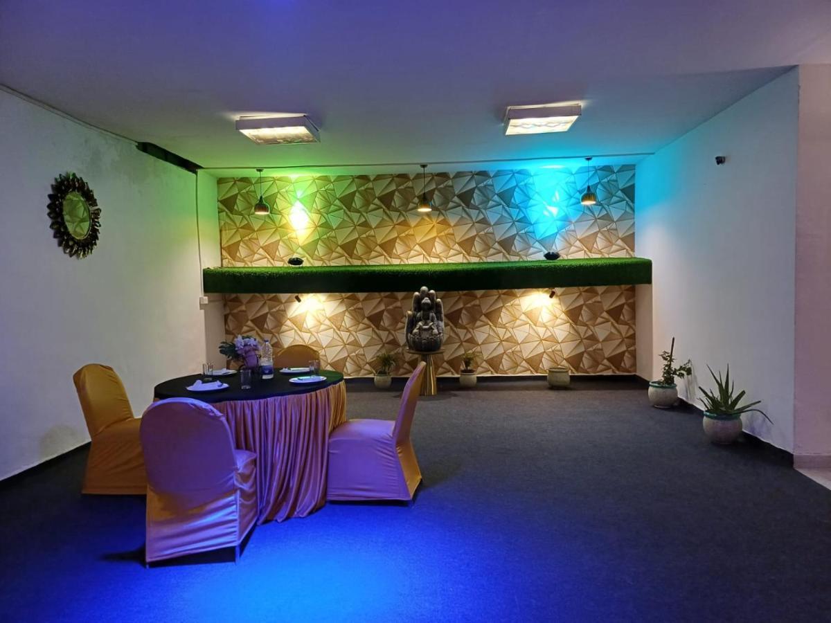 Hotel Elite Sector 45 I Gurgaon Central I Couple Friendly エクステリア 写真