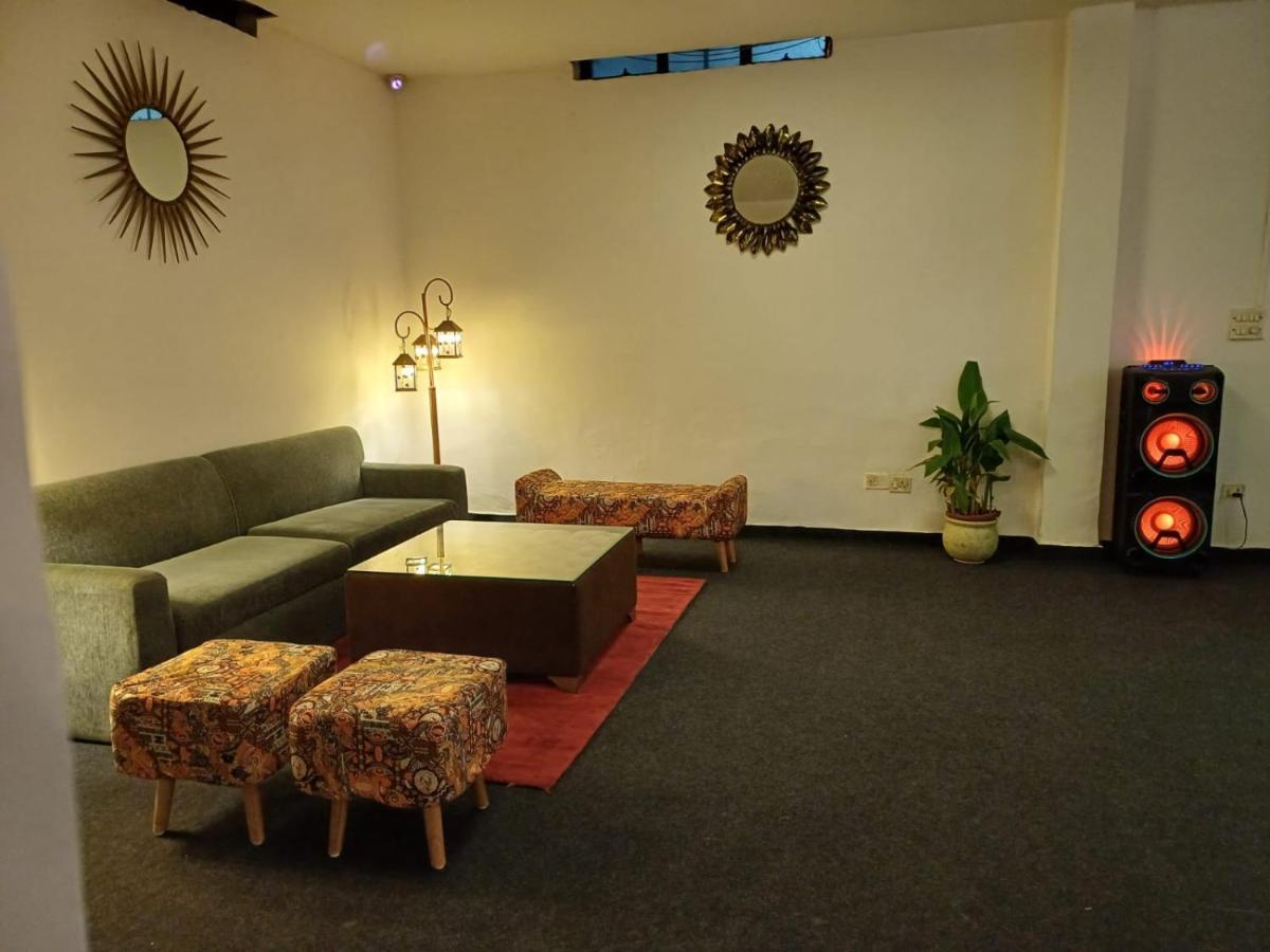 Hotel Elite Sector 45 I Gurgaon Central I Couple Friendly エクステリア 写真
