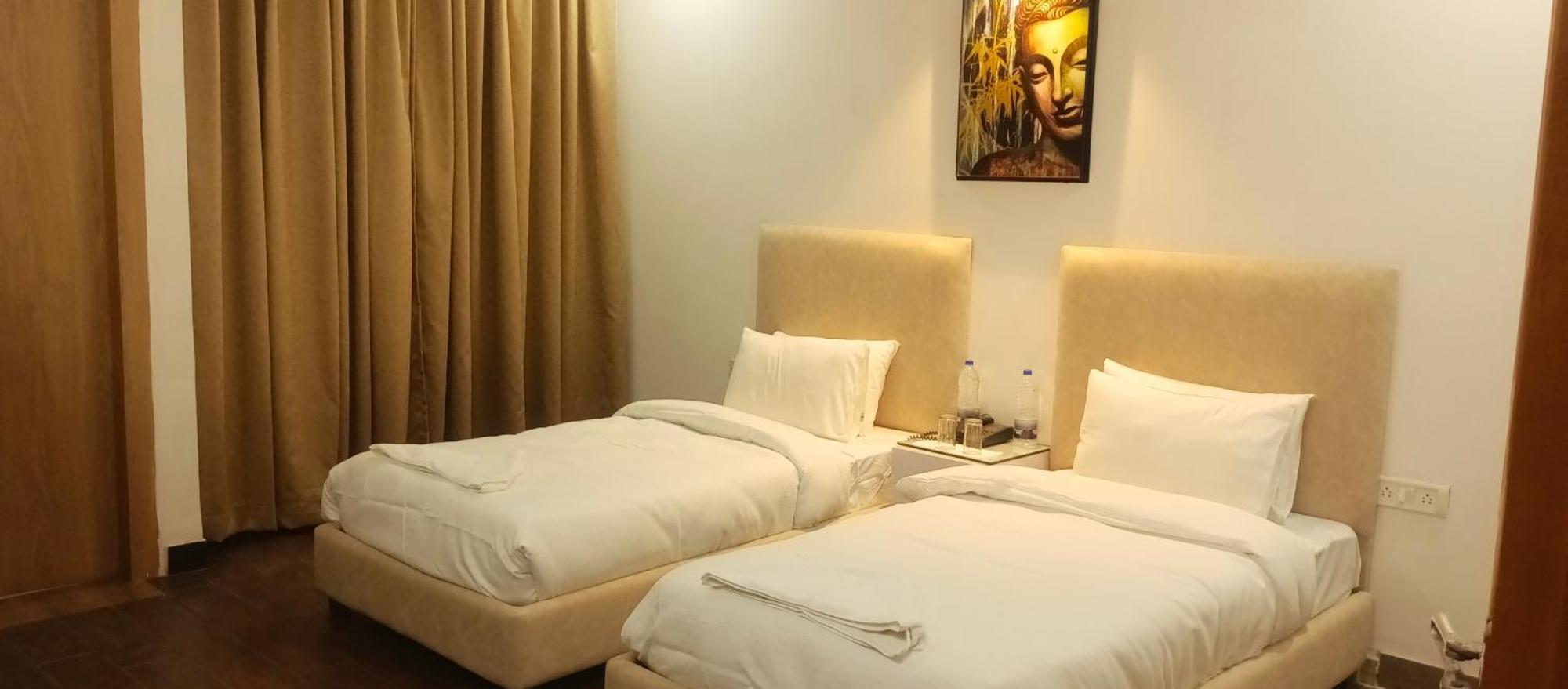 Hotel Elite Sector 45 I Gurgaon Central I Couple Friendly エクステリア 写真