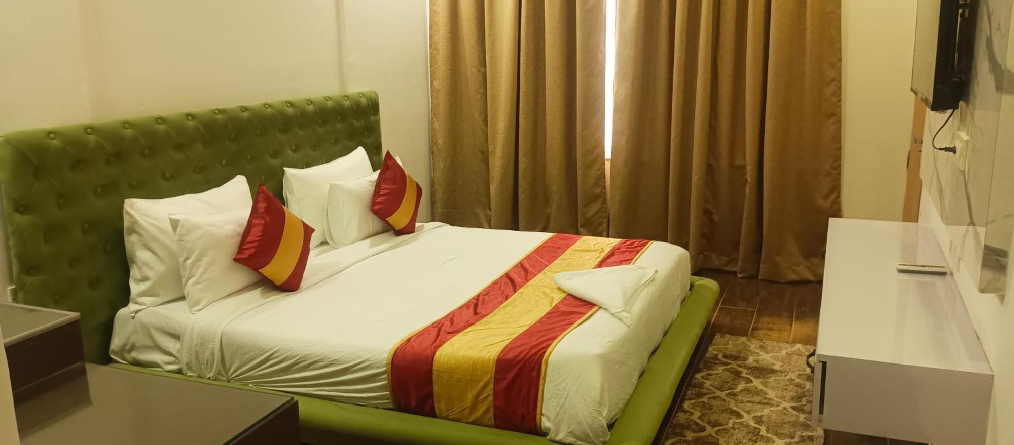 Hotel Elite Sector 45 I Gurgaon Central I Couple Friendly エクステリア 写真