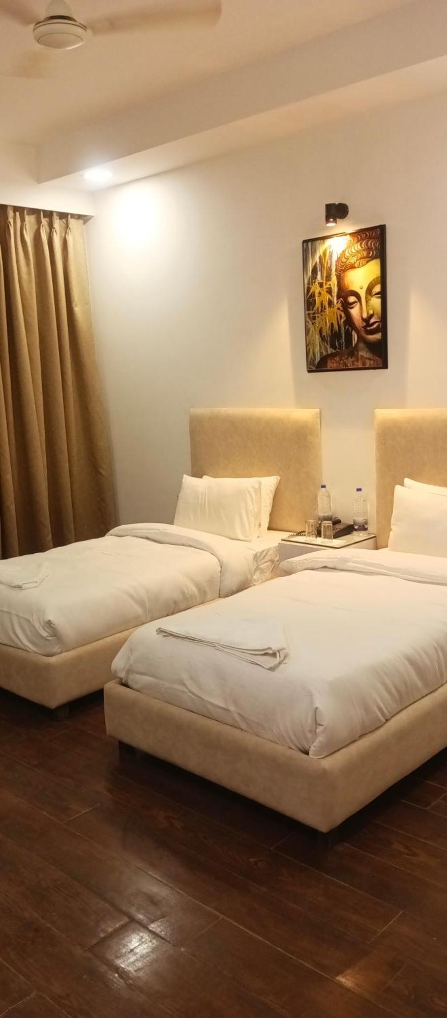Hotel Elite Sector 45 I Gurgaon Central I Couple Friendly エクステリア 写真