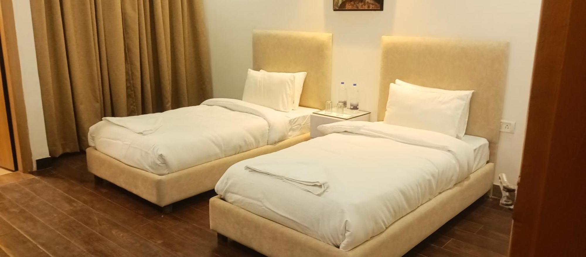 Hotel Elite Sector 45 I Gurgaon Central I Couple Friendly エクステリア 写真