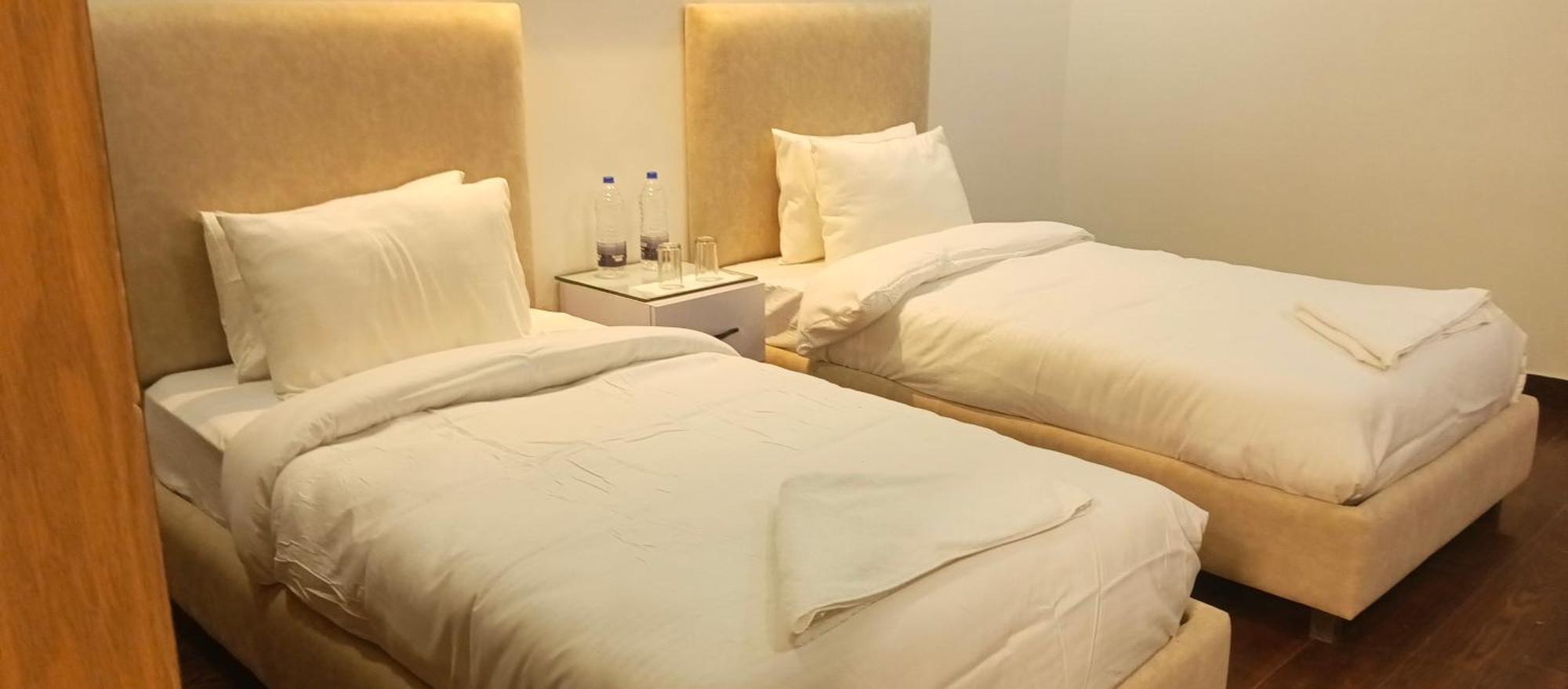 Hotel Elite Sector 45 I Gurgaon Central I Couple Friendly エクステリア 写真