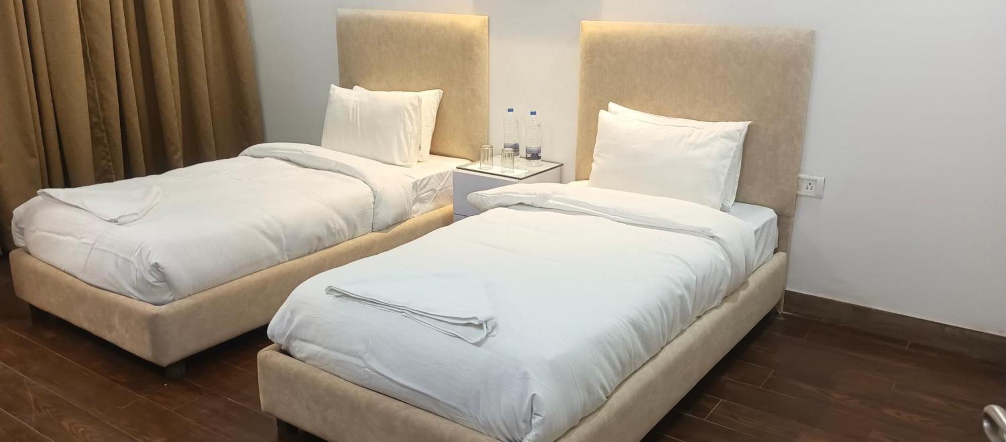 Hotel Elite Sector 45 I Gurgaon Central I Couple Friendly エクステリア 写真
