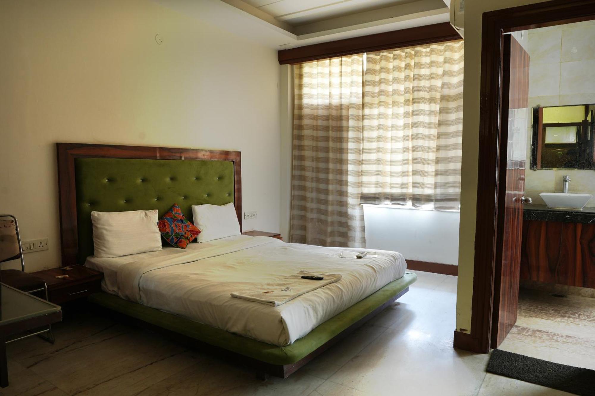 Hotel Elite Sector 45 I Gurgaon Central I Couple Friendly エクステリア 写真