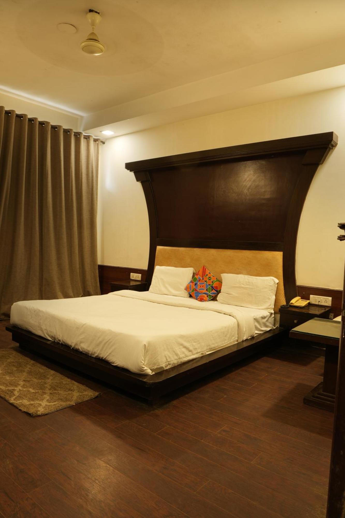 Hotel Elite Sector 45 I Gurgaon Central I Couple Friendly エクステリア 写真
