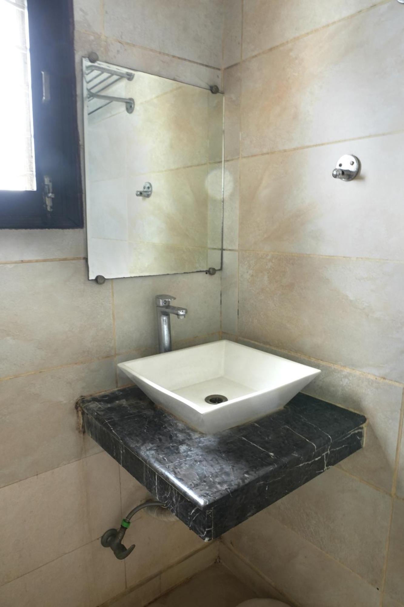 Hotel Elite Sector 45 I Gurgaon Central I Couple Friendly エクステリア 写真