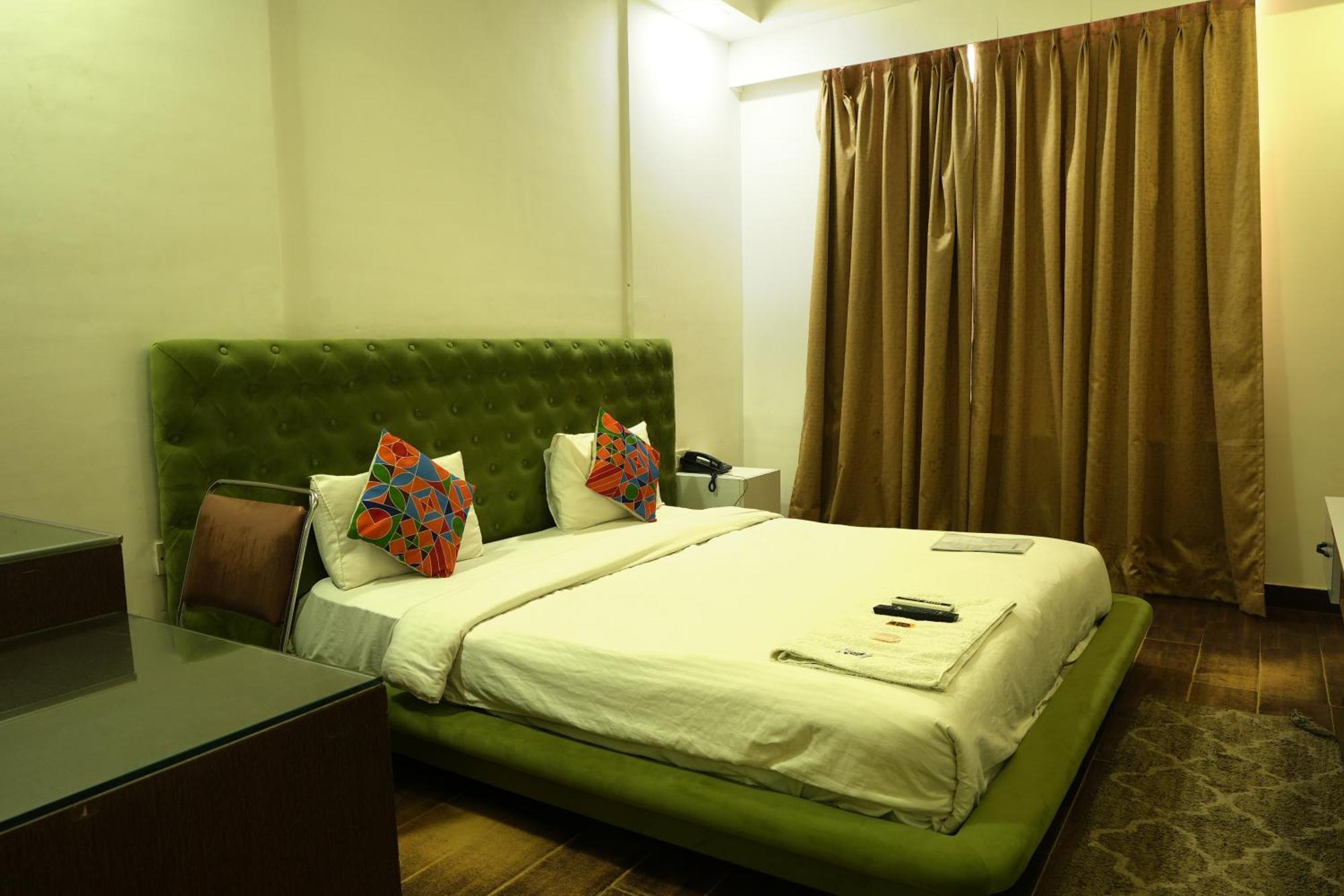 Hotel Elite Sector 45 I Gurgaon Central I Couple Friendly エクステリア 写真