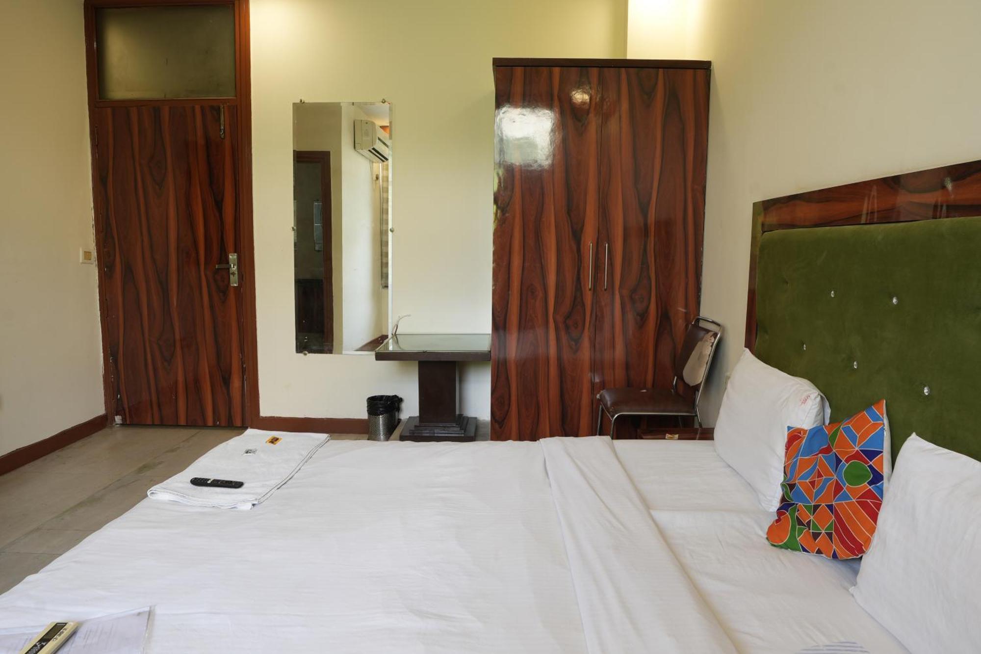 Hotel Elite Sector 45 I Gurgaon Central I Couple Friendly エクステリア 写真