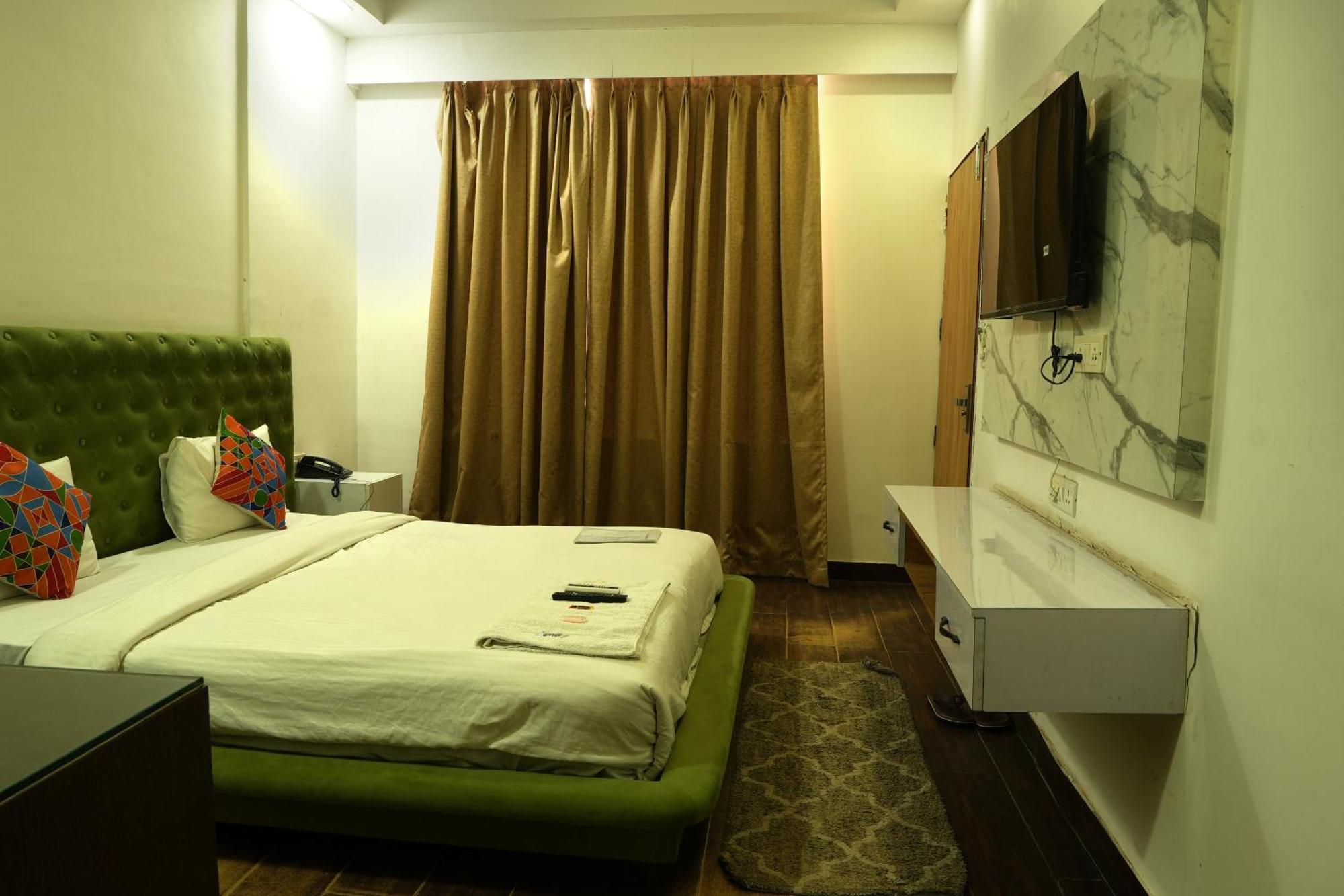 Hotel Elite Sector 45 I Gurgaon Central I Couple Friendly エクステリア 写真