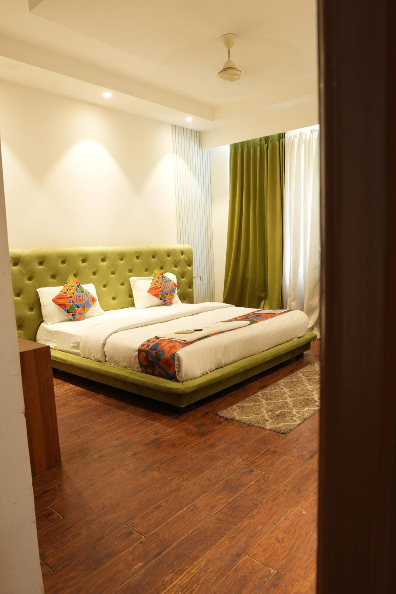 Hotel Elite Sector 45 I Gurgaon Central I Couple Friendly エクステリア 写真