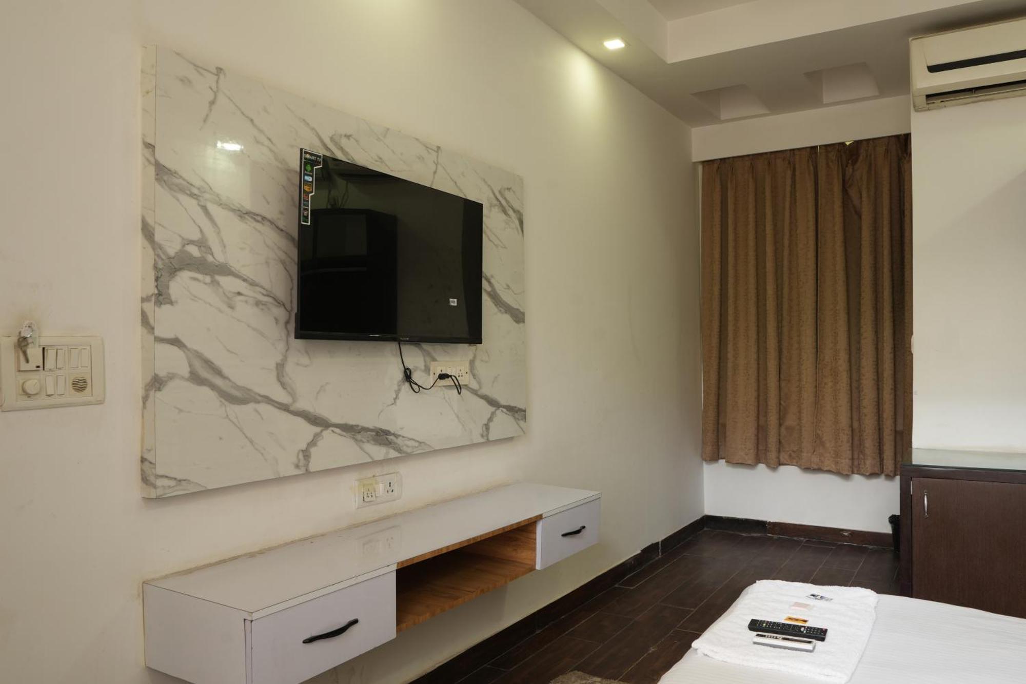 Hotel Elite Sector 45 I Gurgaon Central I Couple Friendly エクステリア 写真